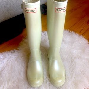 Pearlescent White Hunter Rain boots, size 8